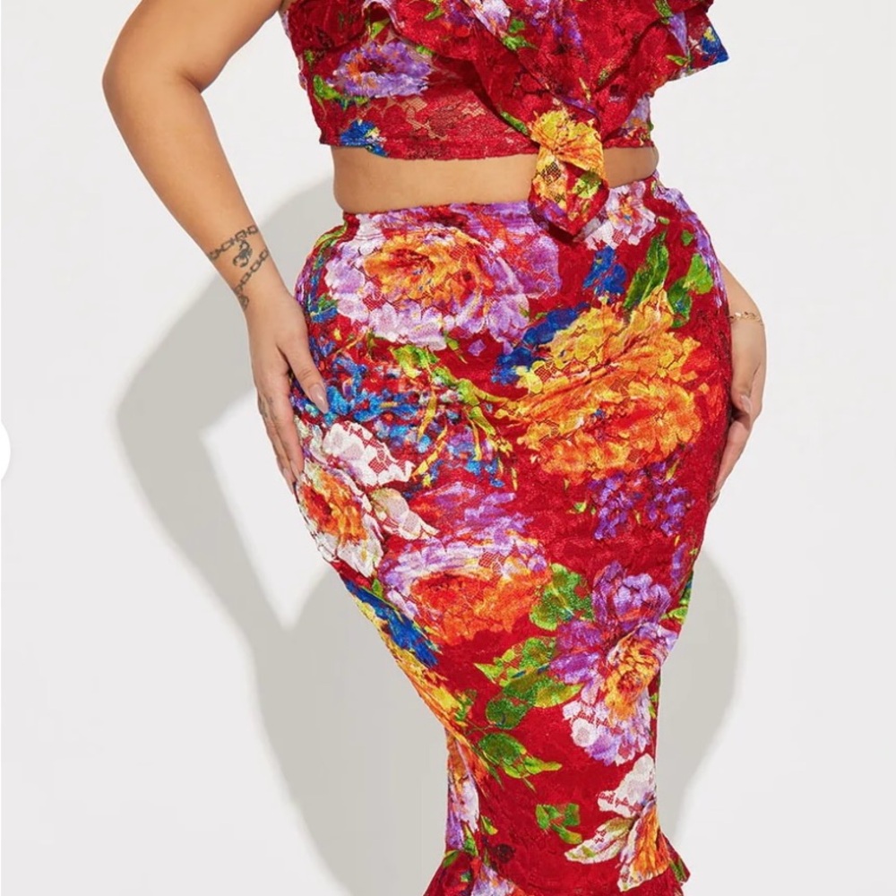 Fashion Nova Red Floral Ruffle Set - Picture 2 of 2